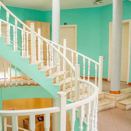 The Golden Rooster Hostel Tirana Buitenkant foto