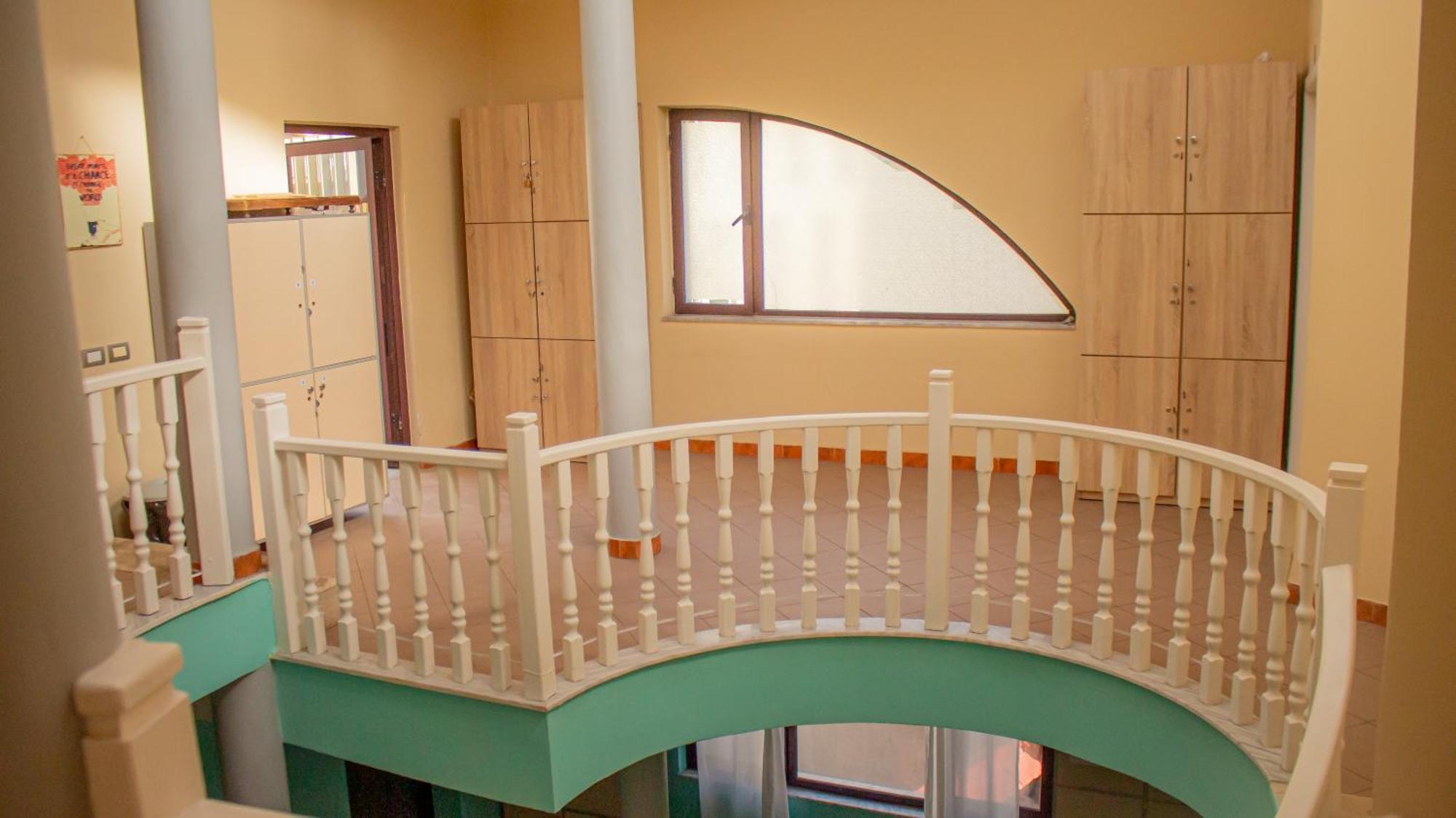 The Golden Rooster Hostel Tirana Buitenkant foto