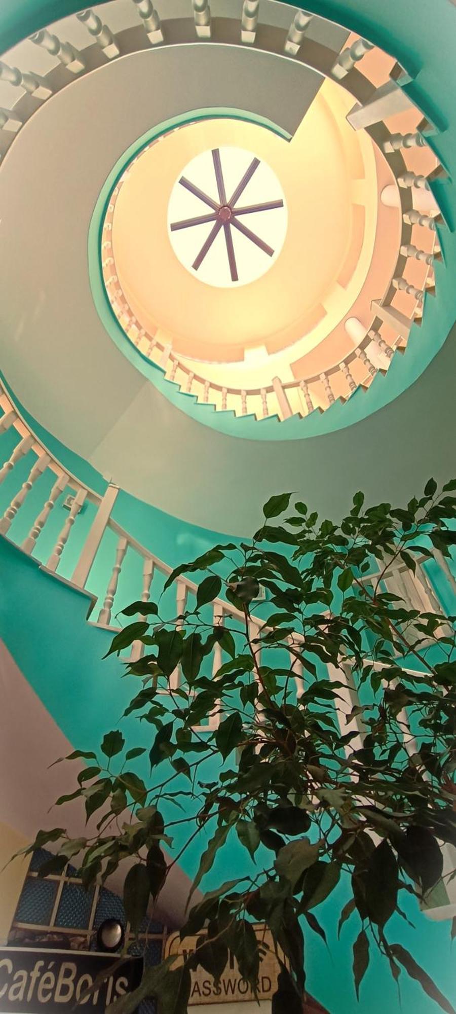 The Golden Rooster Hostel Tirana Buitenkant foto